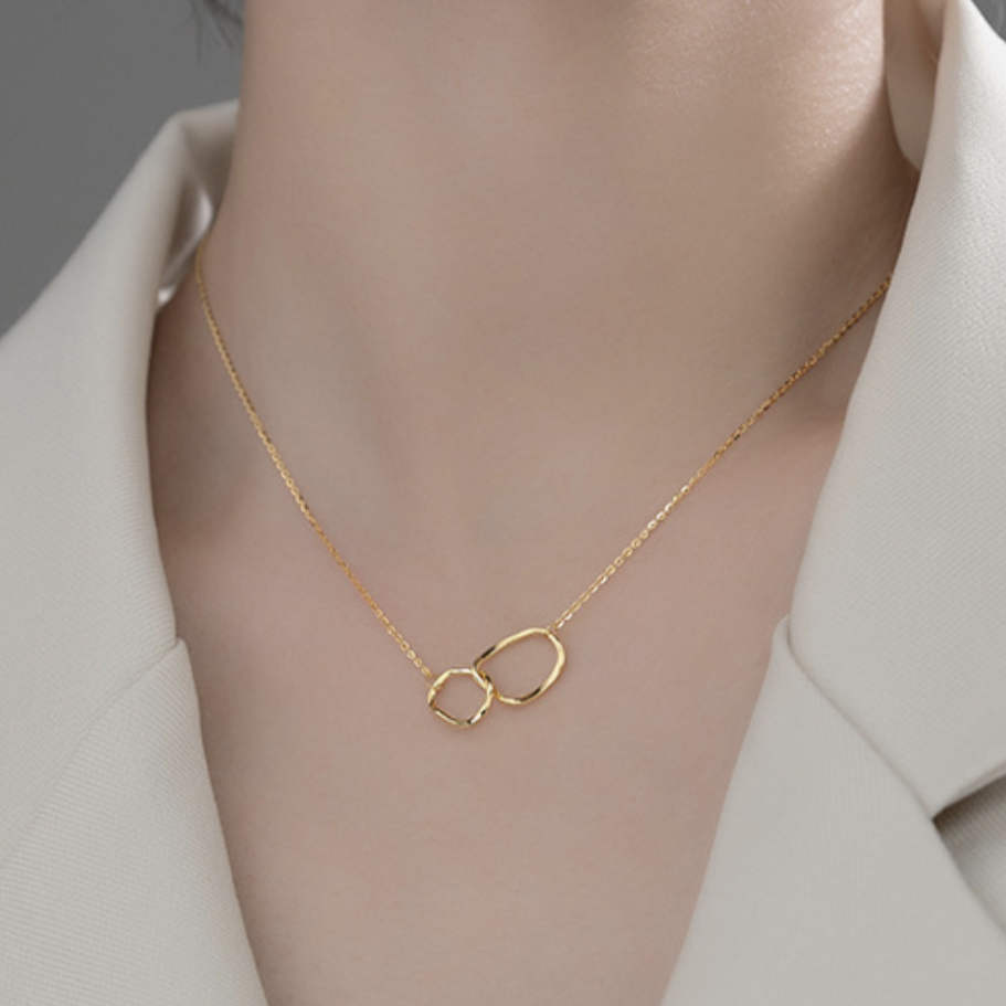 Interlocking Circles Pendant Necklace