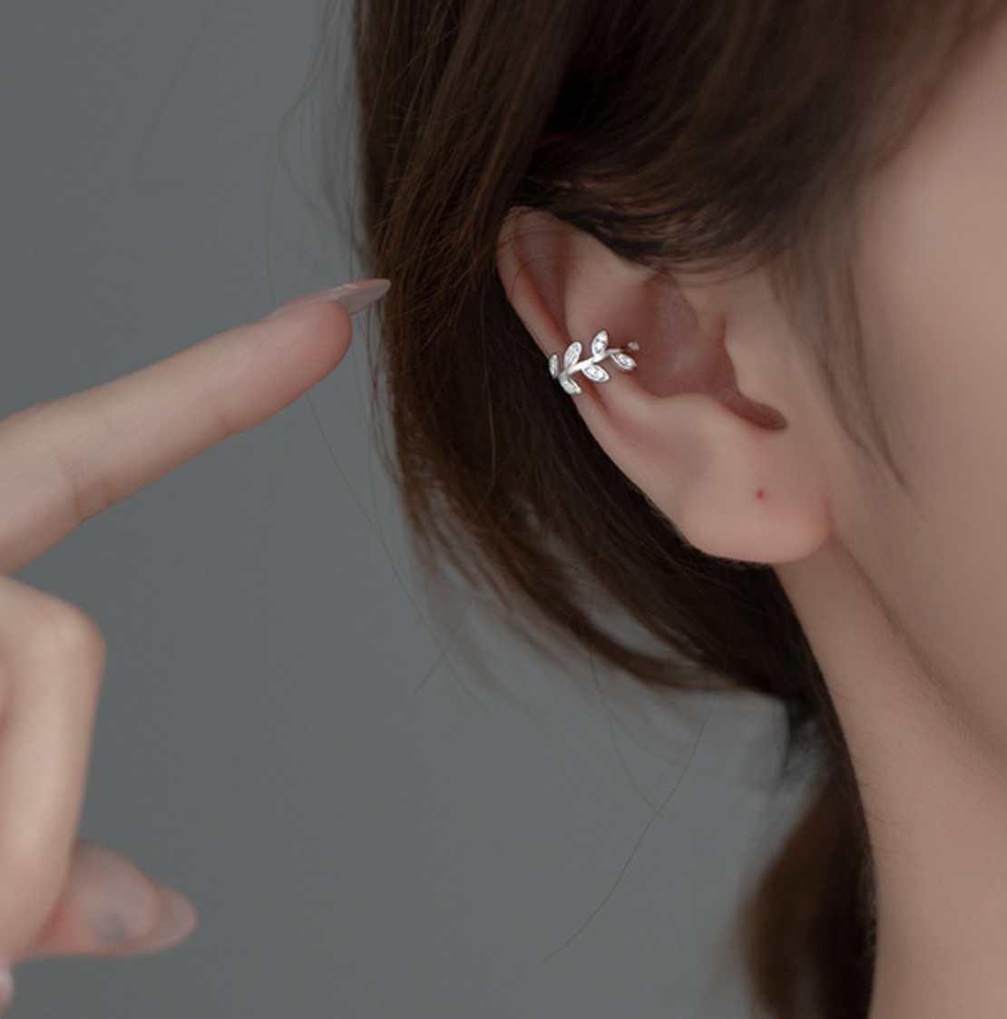 Crystal Detail Leaf Ear Cuff