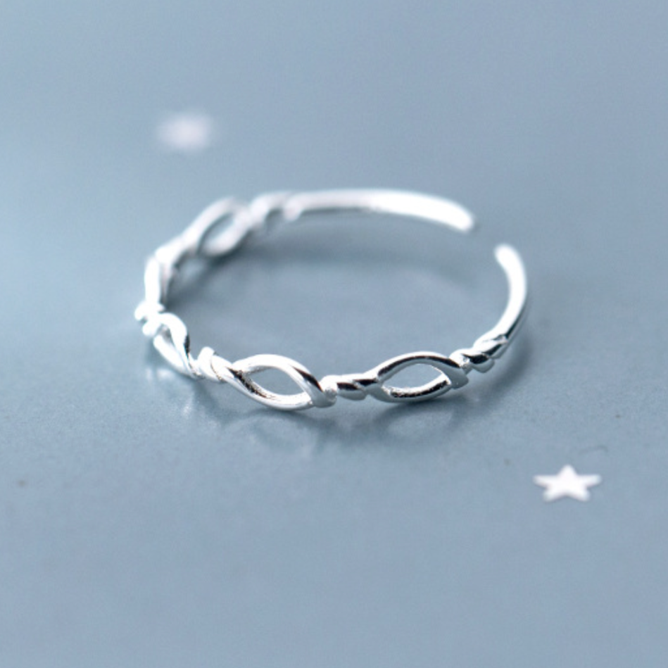 Elegant Twisted Band Ring