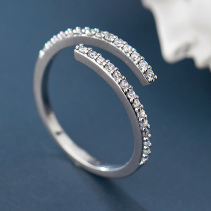 Sparkly Band Spiral Shape Ring
