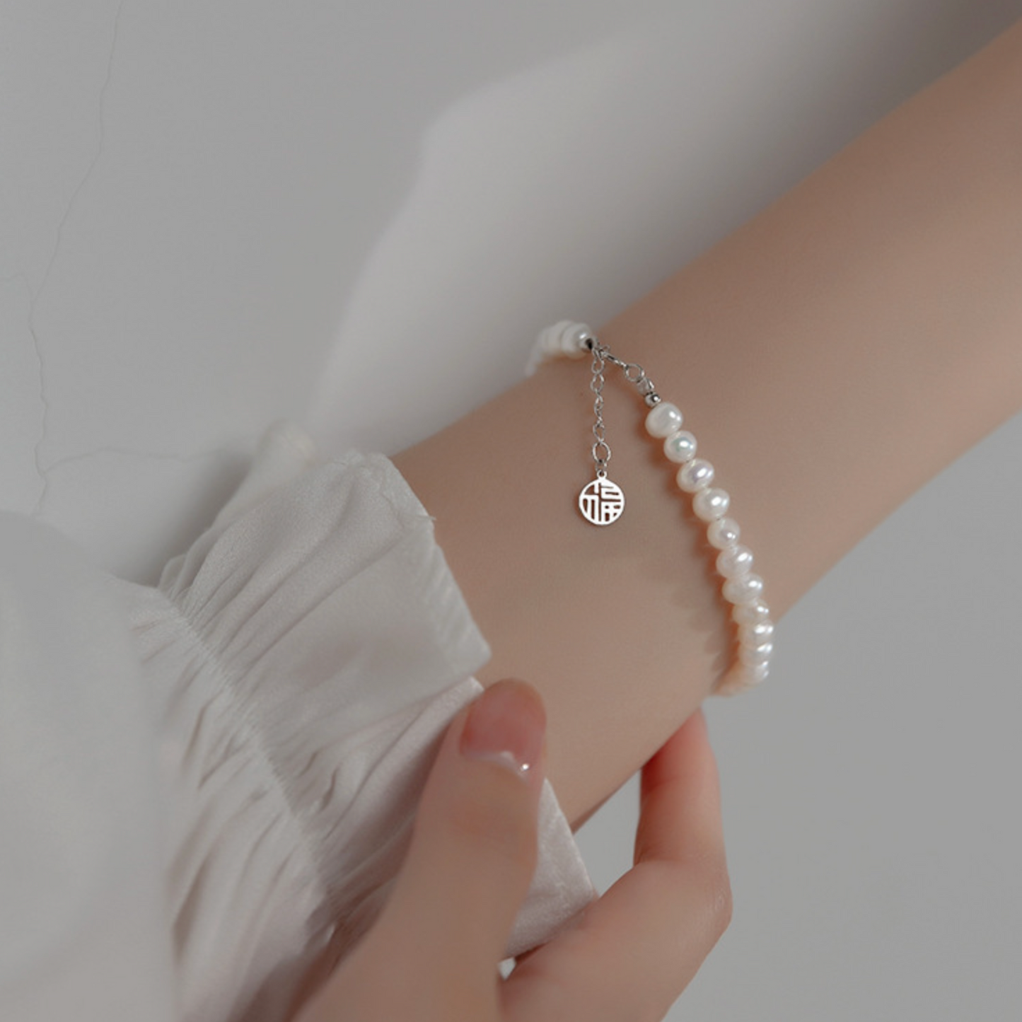 Dainty Pearl Beaded Bracelet