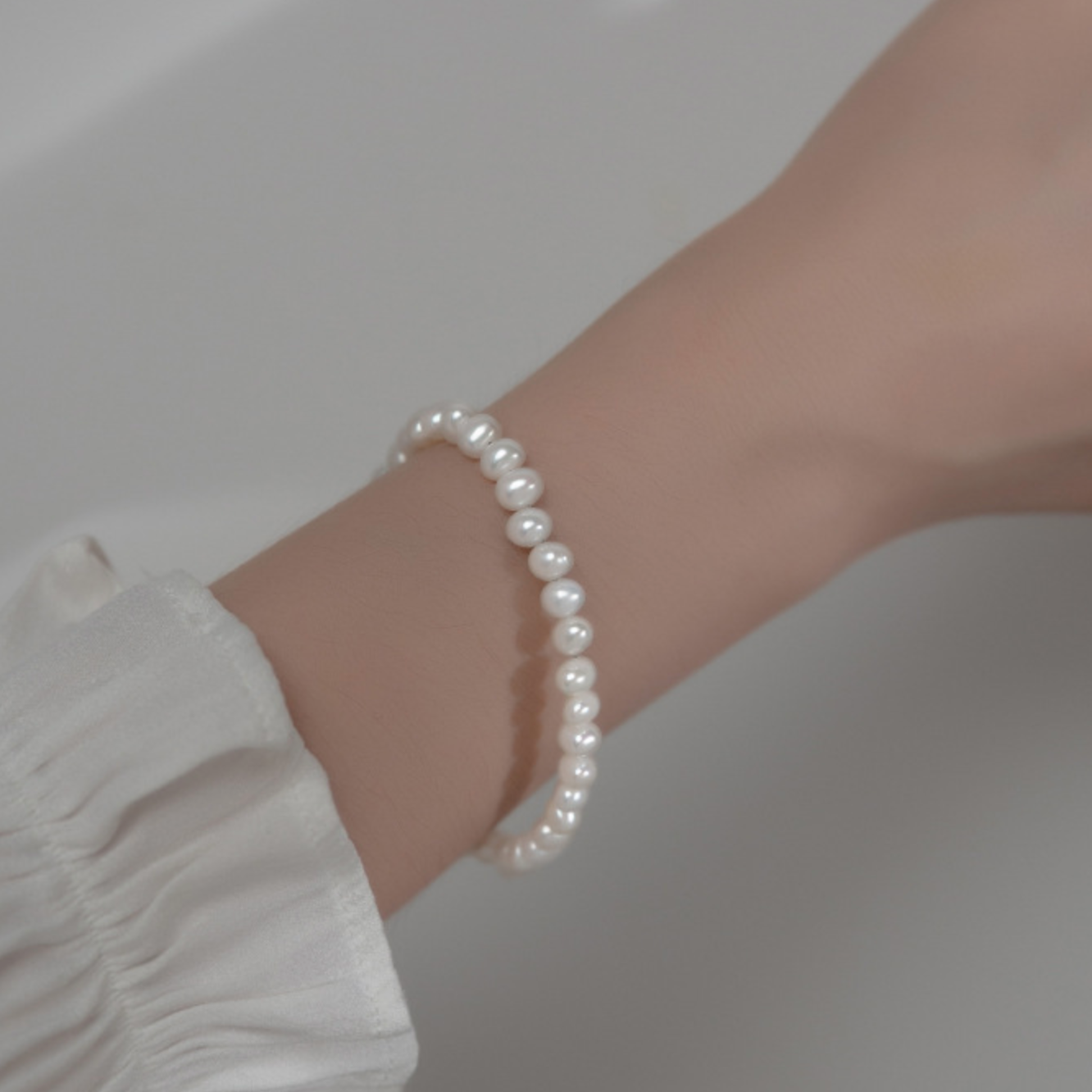 Dainty Pearl Beaded Bracelet