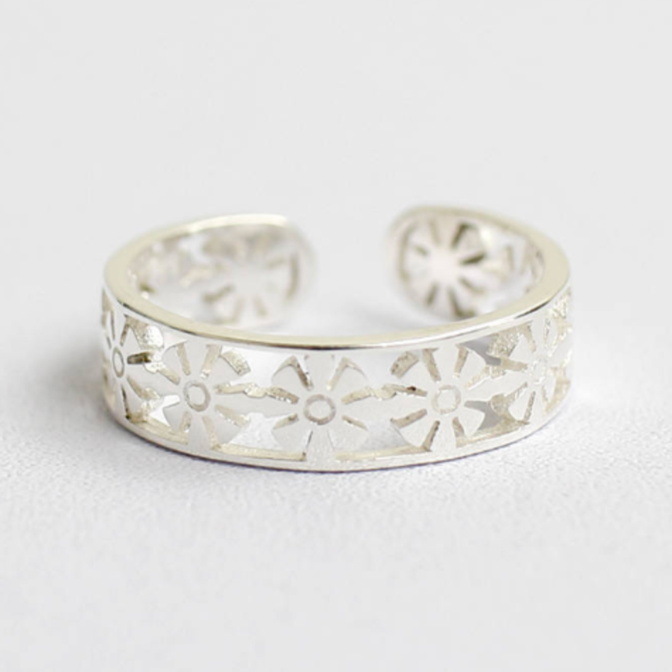 Daisy Detail Adjustable Ring