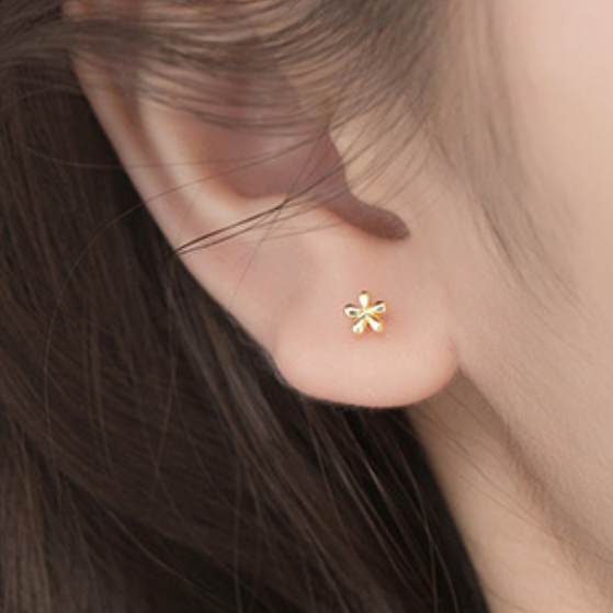 Dainty Flower Stud Earrings