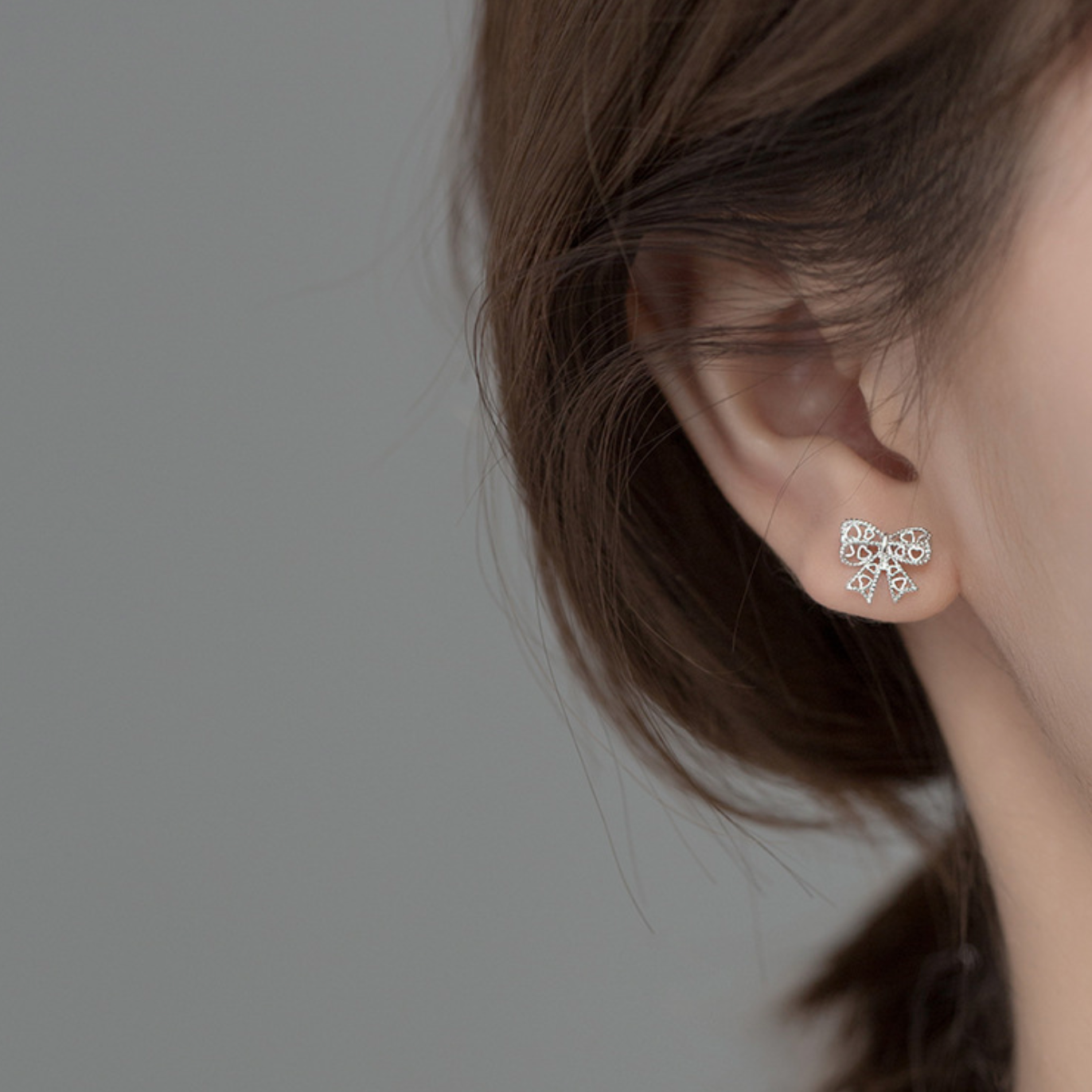 Heart Detail Bow Stud Earrings