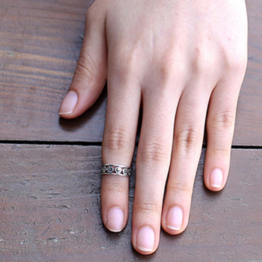 Daisy Detail Adjustable Ring