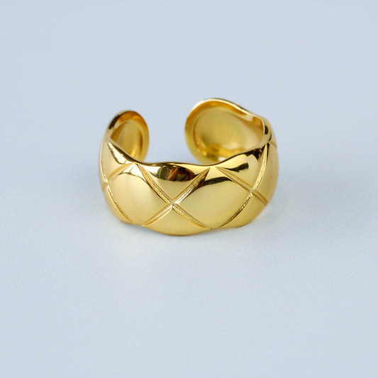 Adjustable Ring with Quilted Engraving