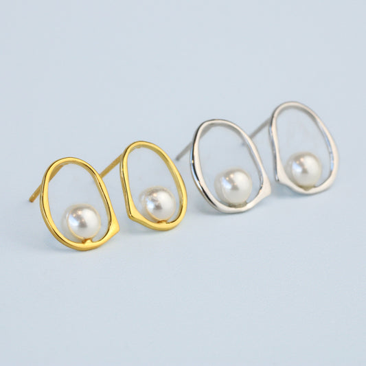 Pearl Circle Stud Earrings