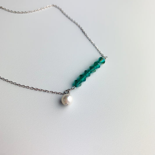 Green Bead and Pearl Pendant Necklace