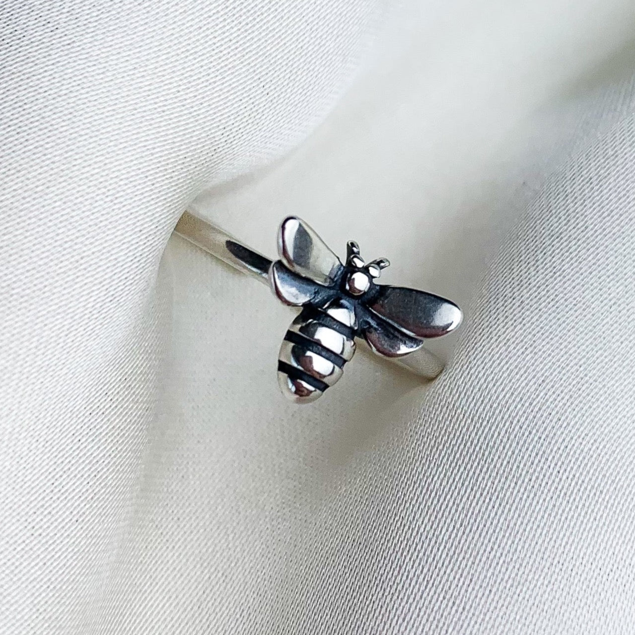 Adjustable Bee Ring