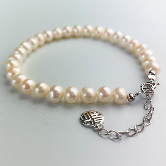 Dainty Pearl Beaded Bracelet