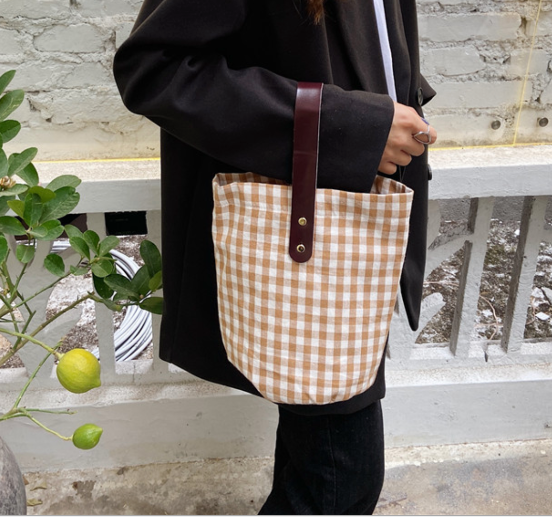 Daisy & Checkered Handbag with Leather Handle